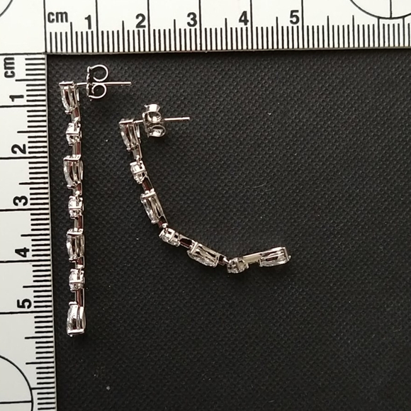 NADRI White Rhodium Cubic zirconia earring - Picture 4 of 5